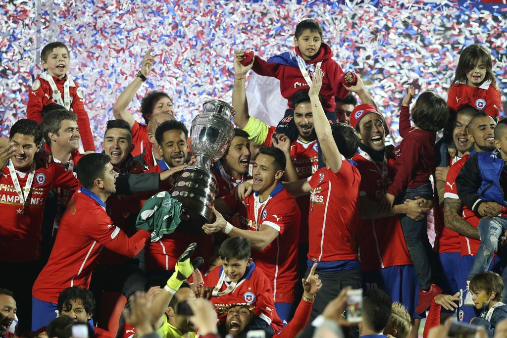 Chilenos comemoram o título conquistado nos pênaltis. | Mario Ruiz/EFE