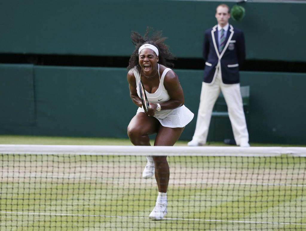 A norte-americana Serena Williams comemorou muito a classificação suada para as oitavas de final de Wimbledon. | Stefan Wermuth/Reuters