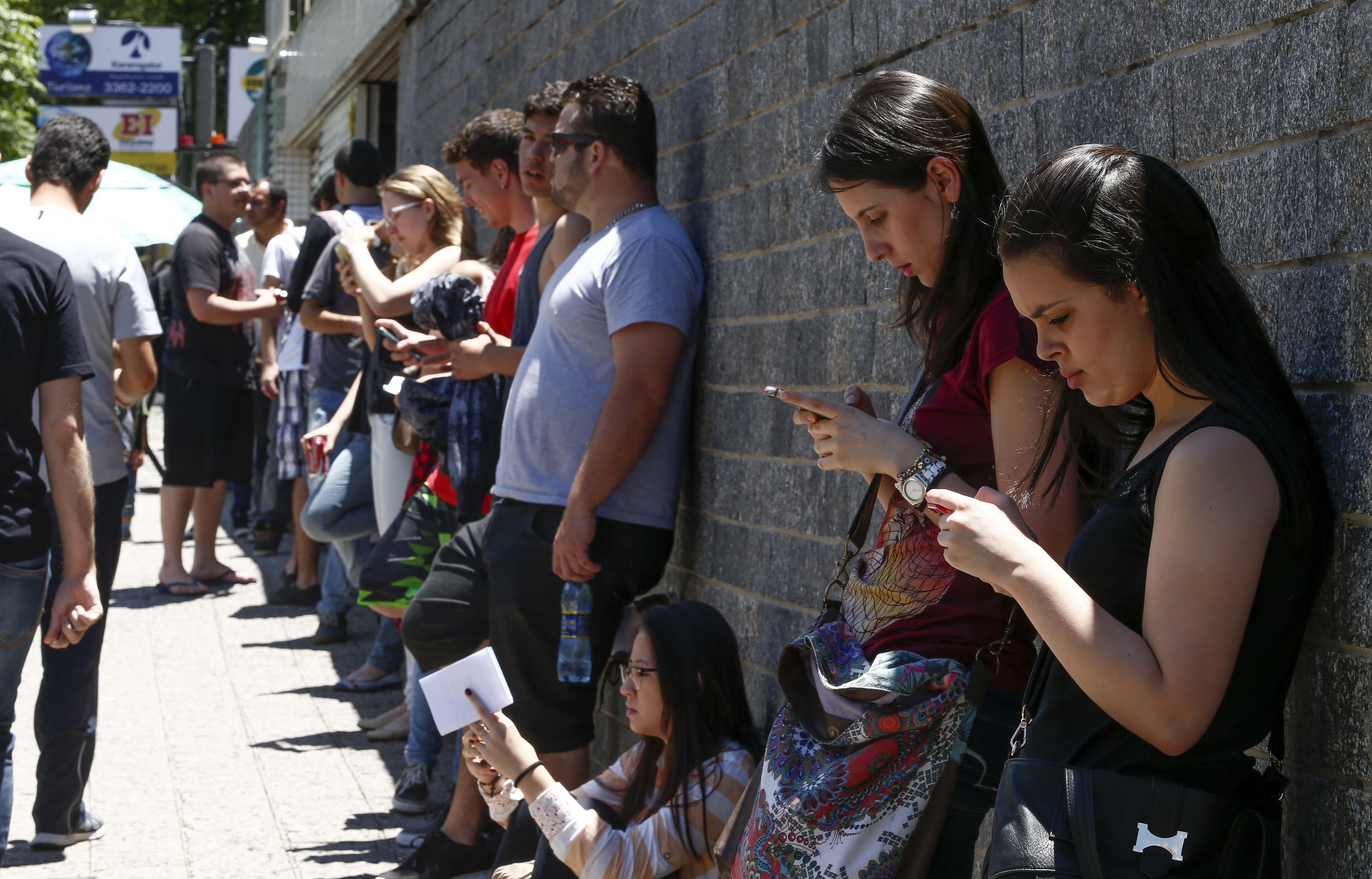 Estudantes aguardam a abertura dos portões do Enem, em 2014 | Hugo Harada/Gazeta do Povo