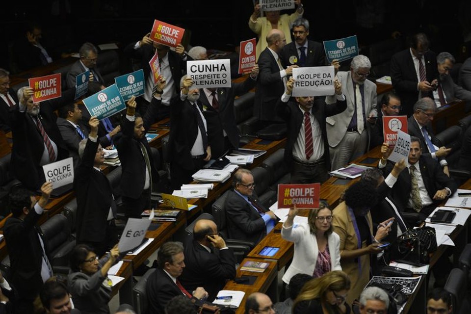 Deputados acusam o presidente da Câmara, Eduardo Cunha (PMDB-RJ), de dar um “golpe” | Fabio Rodrigues Pozzebom/Agência Brasil