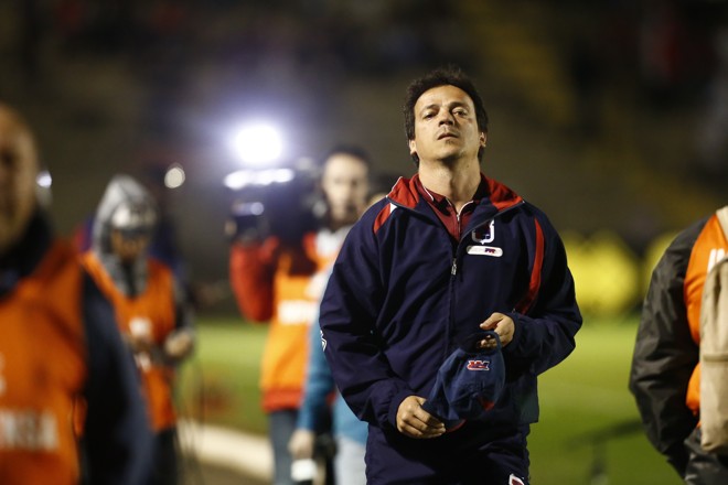 Técnico Fernando Diniz antes da partida na Vila Capanema. | Hugo Harada/Gazeta do Povo