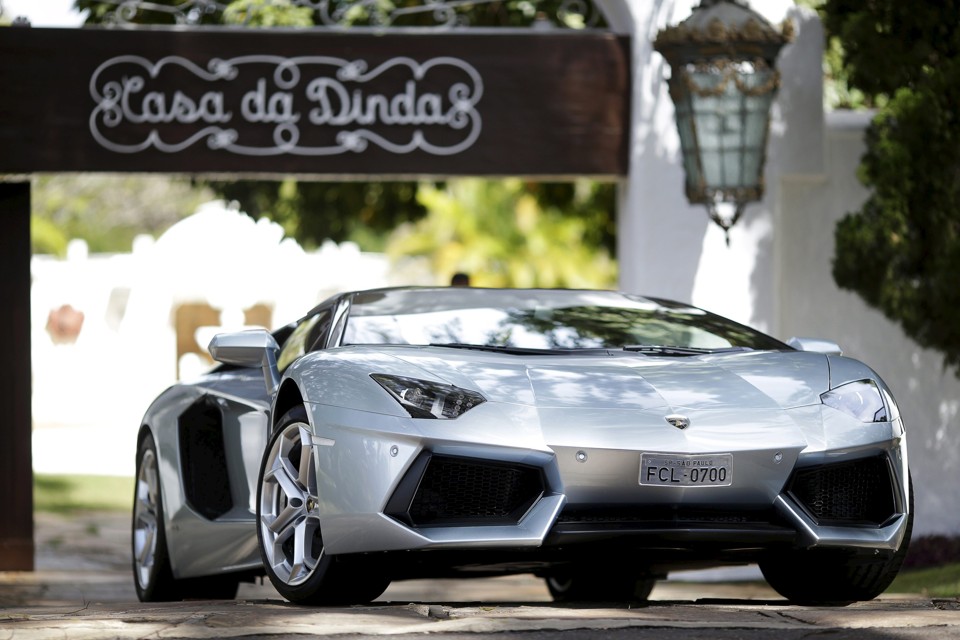 A Lamborghini apreendida pela PF na casa de Collor: ex-presidente tem uma coleção particular de carros de luxo. | Ueslei Marcelino/Reuters