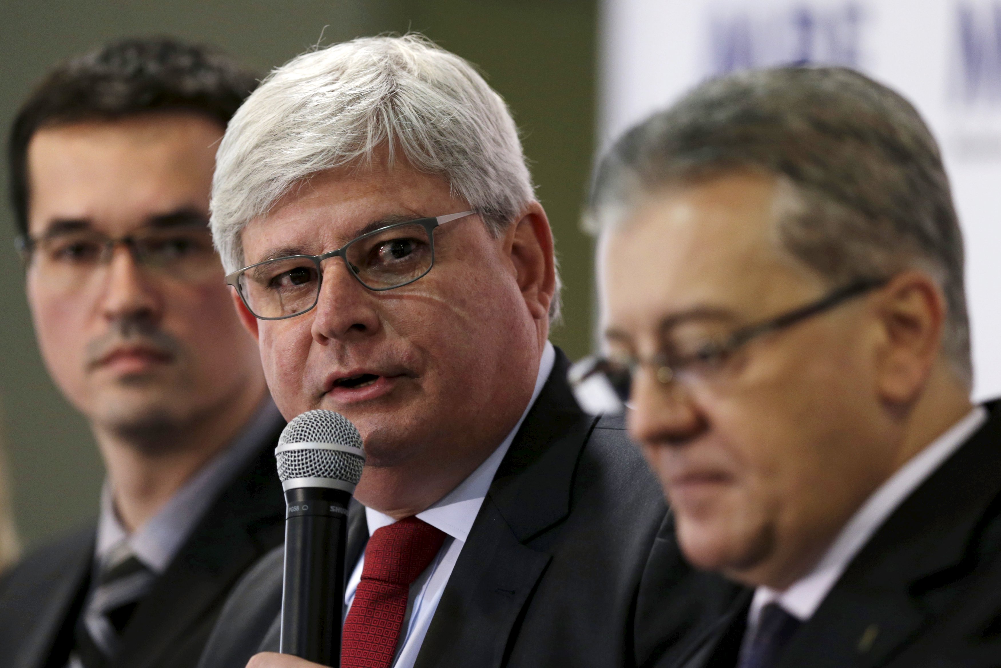 Janot (com o microfone) busca ficar por mais um mandato na Procuradoria-Geral da República. | Ueslei Marcelino/Reuters