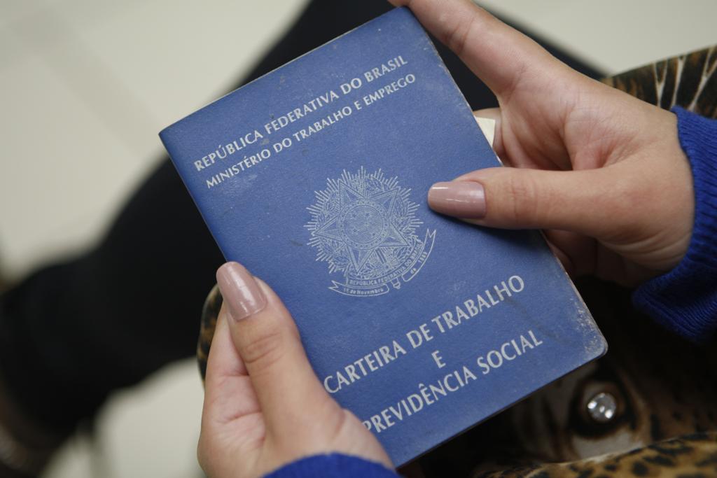 Dinheiro depositado no FGTS rende 3% ao ano, mais TR, e vem perdendo poder de compra. | Aniele Nascimento/Gazeta do Povo