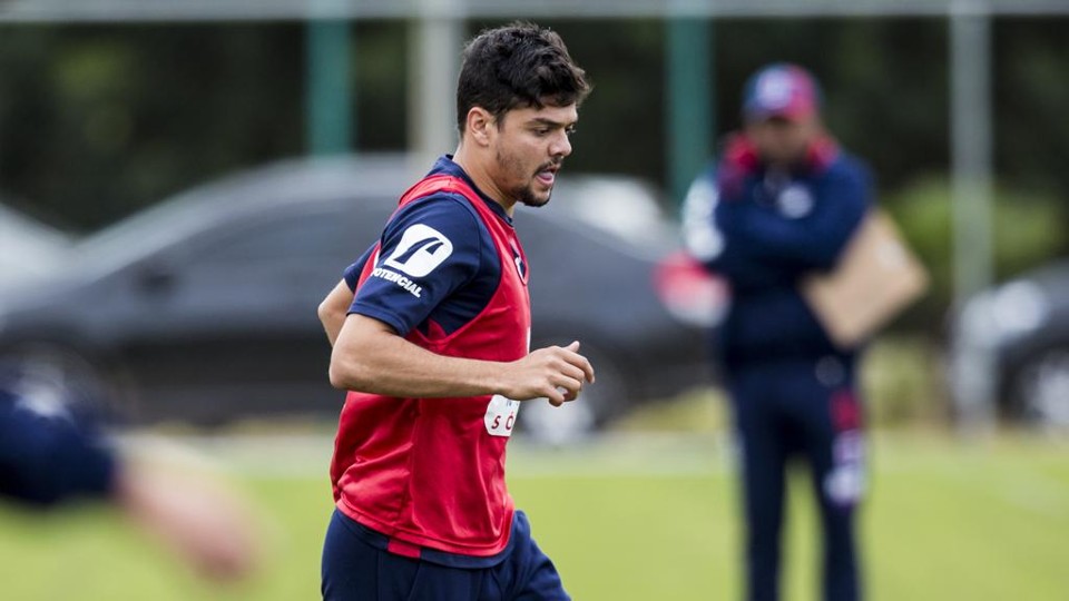 Fernando Viana pede mais vontade para o Paraná vencer fora Fernando Viana, que estava suspenso nos últimos dois jogos, retorna contra o Oeste na próxima rodada. | Brunno Covello/Gazeta do Povo