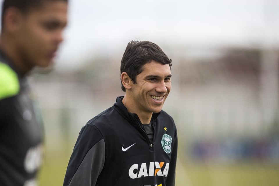 Lúcio Flávio, que em 2002 era uma das referências técnicas do Coritiba, hoje também é um dos líderes do elenco. | Brunno Covello/Gazeta do Povo