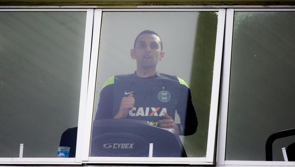Rafael Marques treina enquanto aguarda a conclusão da sua transferência para o Coritiba. | Brunno Covello/Gazeta do Povo