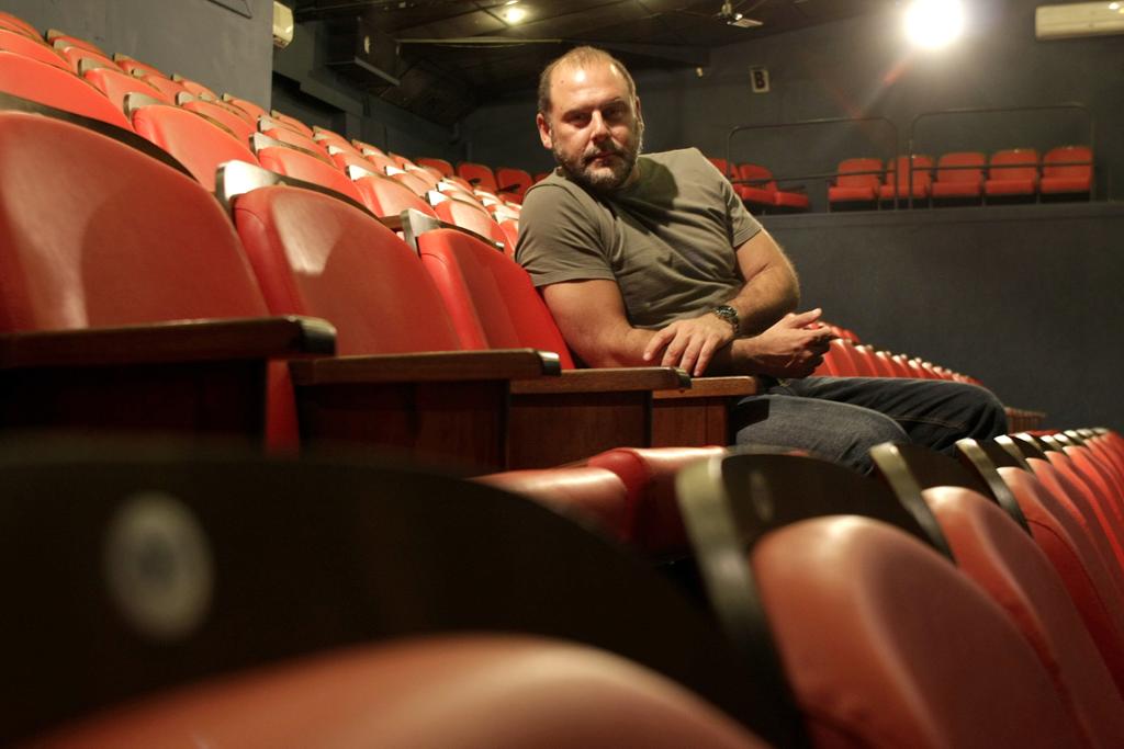 Fiani é ator, dramaturgo e cenógrafo. | Hugo Harada/ Gazeta do Povo