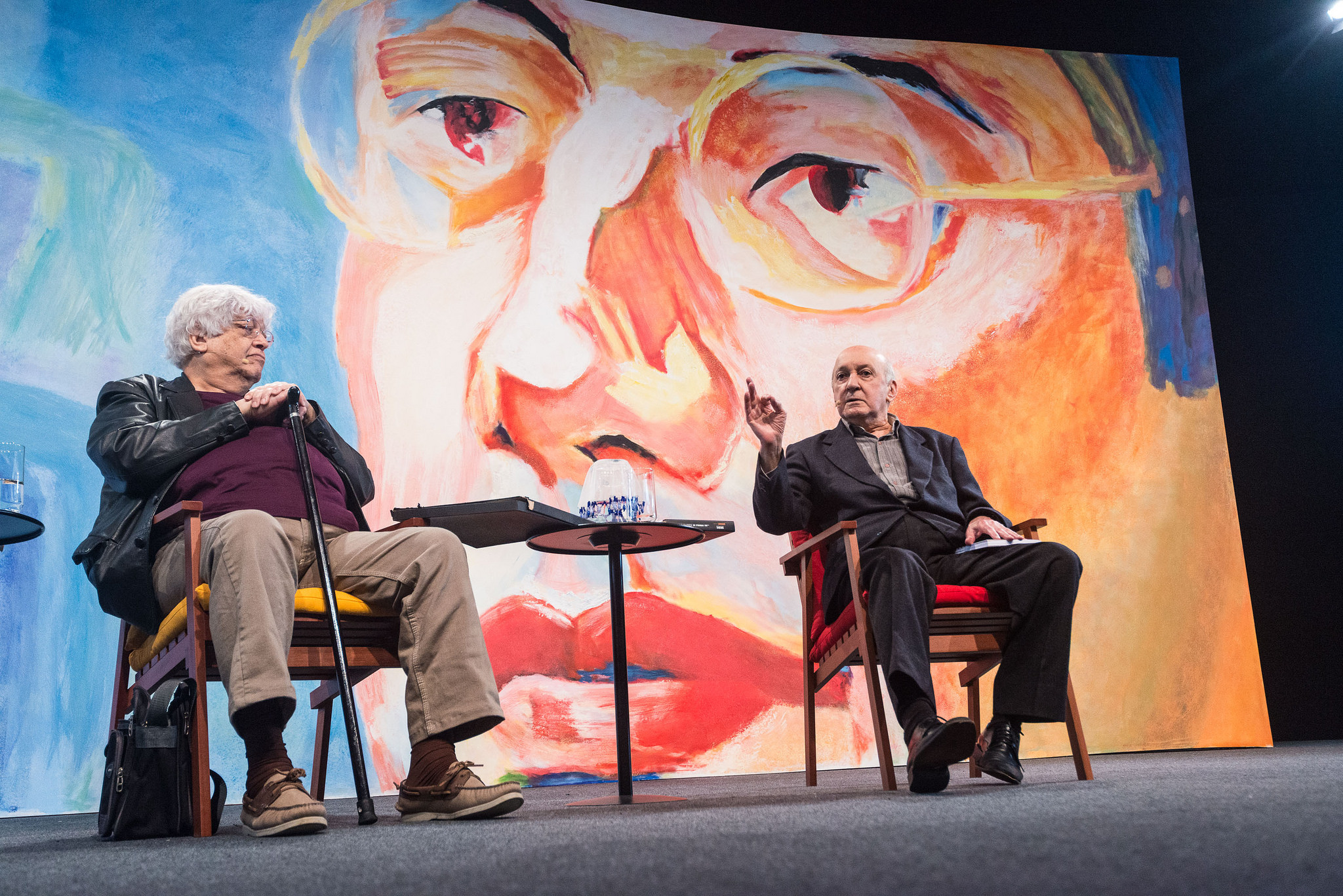 Hermínio Bello de Carvalho e José Ramos Tinhorão durante mesa na Flip | Walter Craveiro/Divulgação