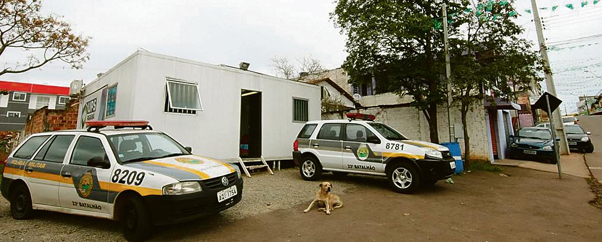 Pagamento dos contêineres que servem de UPS está atrasado: dívida chega a R$ 200 mil. | Aniele Nascimento/Gazeta do Povo