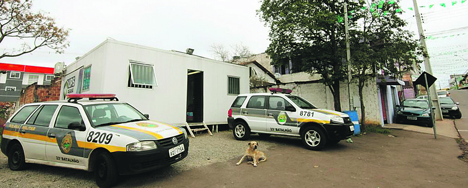 Pagamento dos contêineres que servem de UPS está atrasado: dívida chega a R$ 200 mil. | Aniele Nascimento/Gazeta do Povo