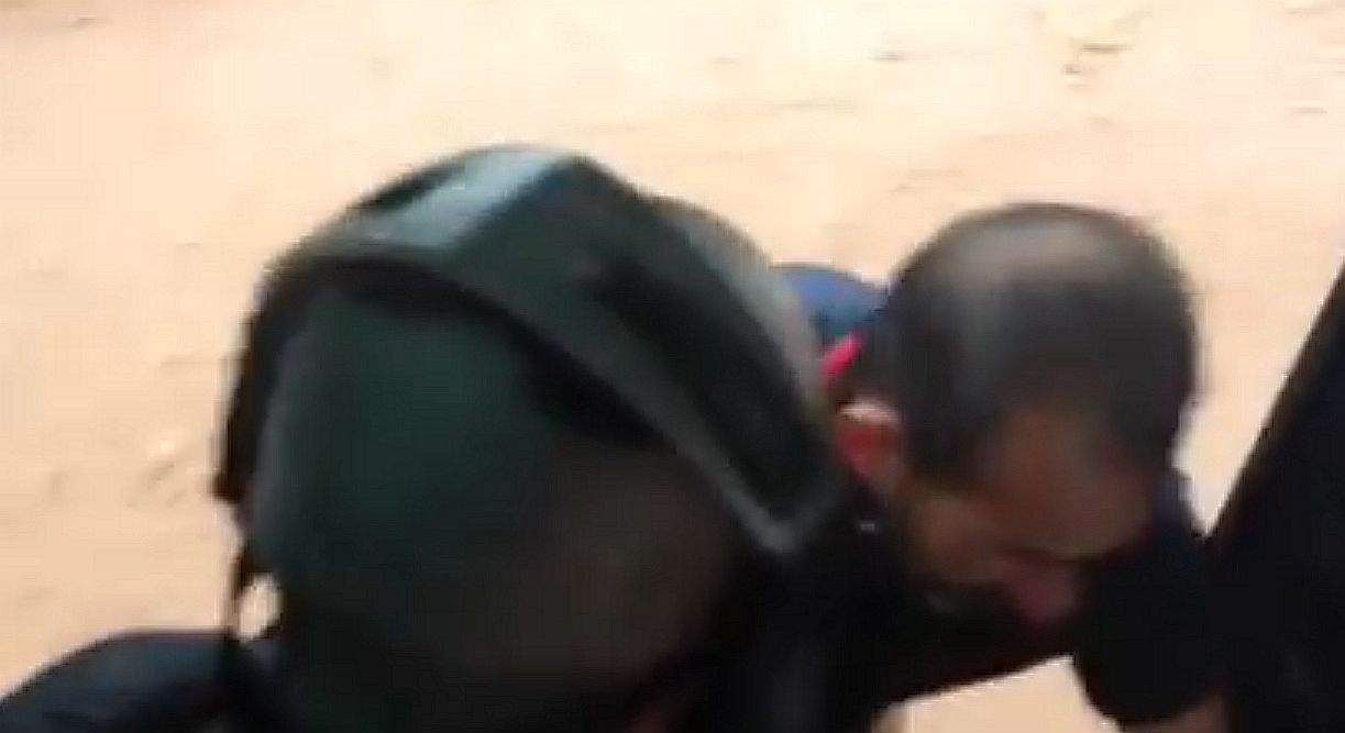 Homem é resgatado de helicóptero após ficar ilhado pela enchente em Saudades (SC) | Saer-Fron/Reprodução