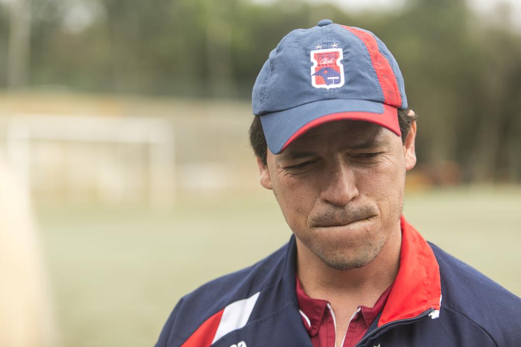 Técnico Fernando Diniz não se arrepende das cobranças que fez a Marcos Paraná. | Marcelo Andrade/Gazeta do Povo