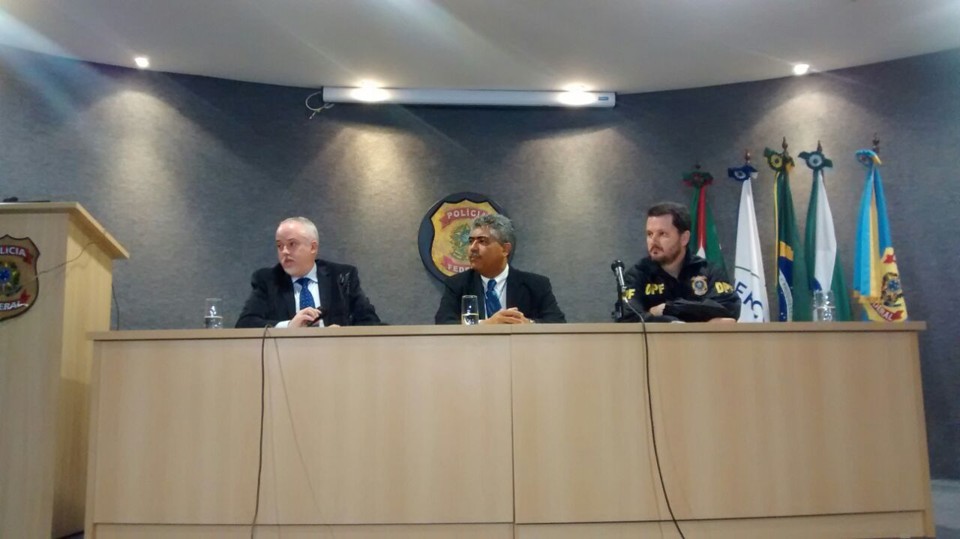 Igor Romário de Paulo (centro): esperança de recuperar apenas R$ 1 bilhão do que foi desviado da Petrobras. | Jonathan Campos/Gazeta do Povo