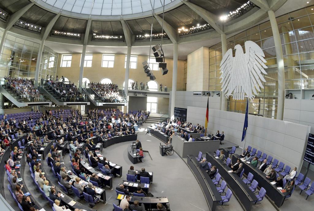 Após reunião nesta quarta-feira , países da zona do euro decidem esperar até o referendo marcado para o próximo domingo. | Rainer Jensen/Efe