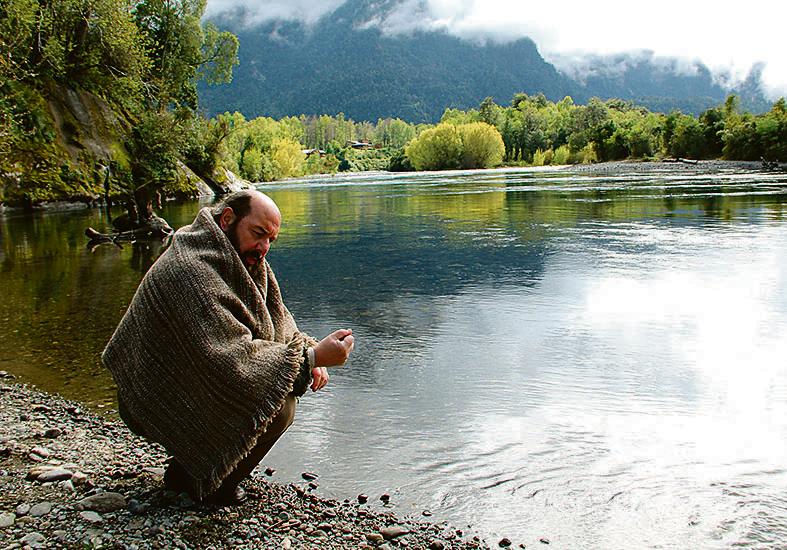 Cena de “Neruda”, filme que passa perto de ser um desastre. | Divulgação