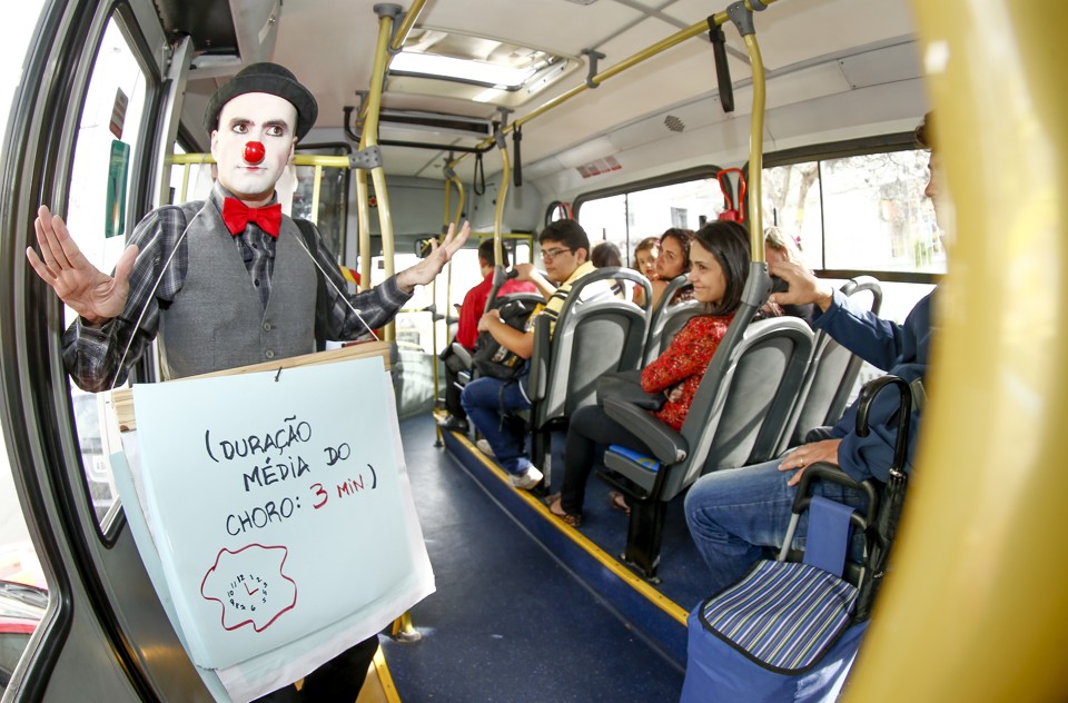 O clown de Marcel Gritten oferece “instruções para chorar.” | Hugo Harada / Gazeta do Povo