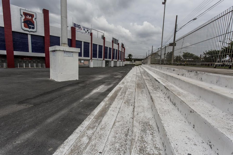 Curva norte da Vila Capanema, setor que o clube investiu dinheiro no patrimônio em litígio. | Henry Milleo/Gazeta do Povo