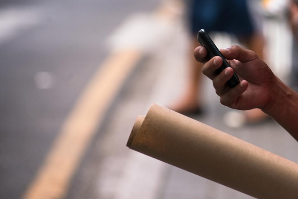 No Brasil, 66% dos que responderam o estudo disseram que dormem abraçados ao celular | Lucas Pontes/Gazeta do Povo