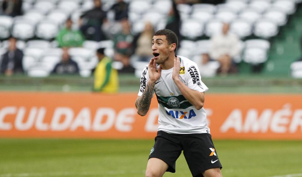 Paulinho: umas das opções no setor ofensivo do Coxa que não estão correspondendo. | Daniel Castellano/Gazeta do Povo