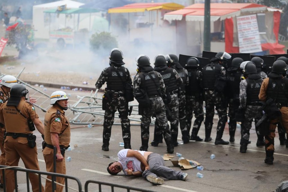 As informações constam na ação civil pública em que o Ministério Público Estadual (MP) acusa Richa, o ex-secretário de Segurança Pública Fernando Francischini e quatro oficiais da PM de improbidade administrativa | Daniel Castellano/Gazeta do Povo