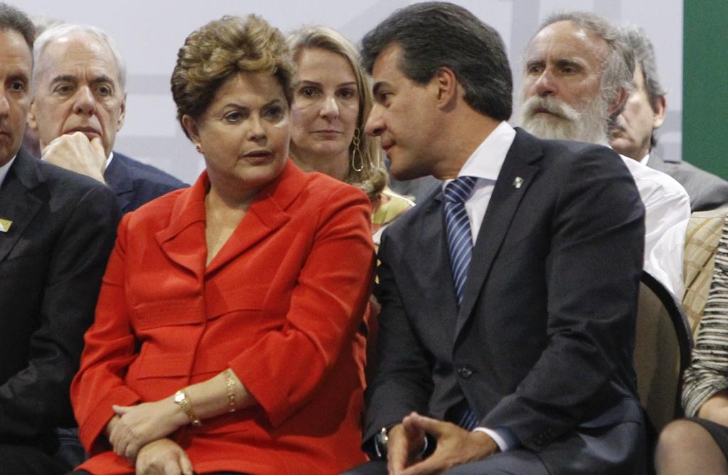 Dilma com Richa: tucano participará da reunião com a petista na quinta-feira. | Daniel Castellano/Gazeta do Povo