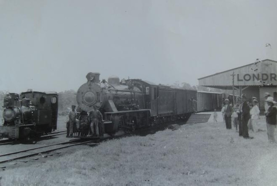 Primeira estação ferroviária foi instalada onde hoje é o andar inferior do Terminal Urbano | Reprodução/Gilberto Abelha/Jornal de Londrina