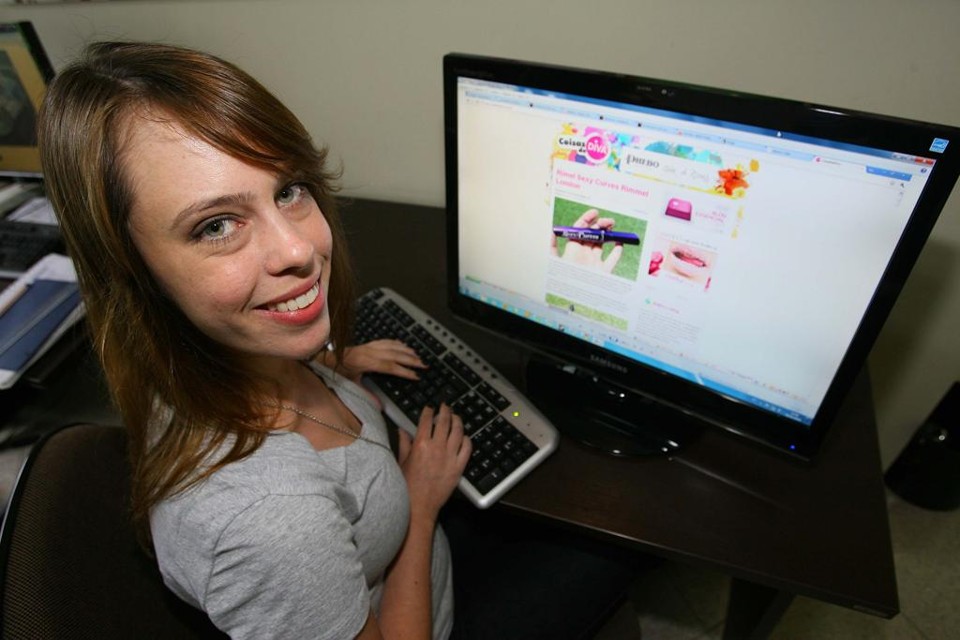 Sabrina Olivetti , do Coisas de Diva, foi uma das blogueiras que participou da Campus Party nesta sexta-feira (24) | Ivonaldo Alexandre/Gazeta do Povo