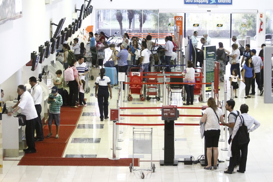Após quase nove horas fechado, aeroporto de Londrina opera por instrumentos | Gilberto Abelha/Arquivo/Jornal de Londrina