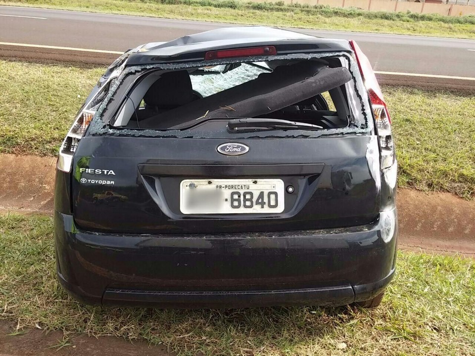 Estudante usou fita isolante para transformar os números “6” e “3” em “8”: adulteração só é perceptível quando se aproxima da placa. | PRF/Divulgação