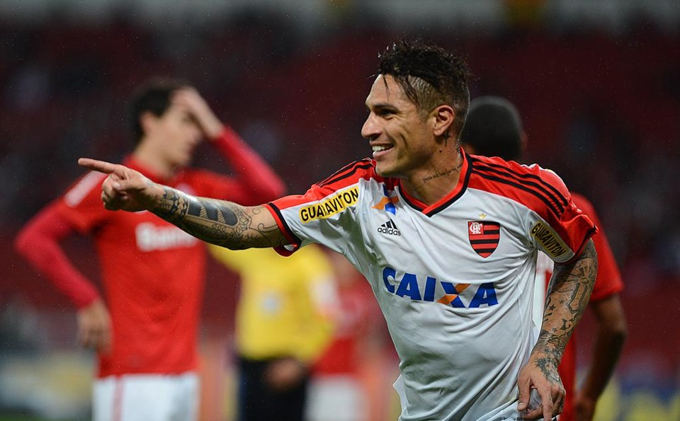 Na estreia pelo Flamengo, Paolo Guerrero marcou um gol e deu passe para outro. | Edu Andrade/Folhapress