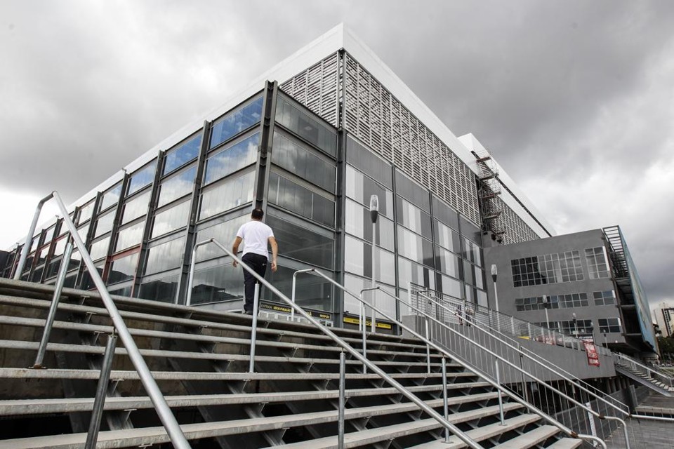 Fachada da Arena da Baixada, alvo de discussão judicial entre a prefeitura de Curitiba e o Atlético. | Daniel Castellano/Gazeta do Povo