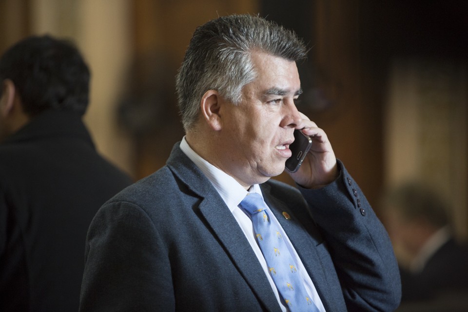 Mesmo sem operar em Curitiba, vereador quer proibir aplicativo Uber Chico do Uberaba propôs projeto que proíbe o uso do aplicativo Uber em Curitiba. | Henry Milleo/Gazeta do Povo