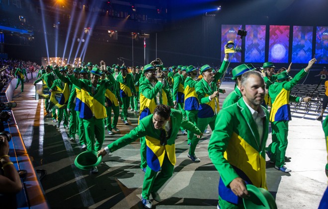 Delegação brasileira durante o desfile de abertura dos jogos. | Jonne Roriz/Exemplus/COB