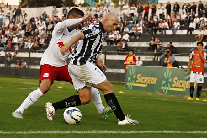Uruguaio Sosa, autor do segundo gol do Operário contra o Red Bull. | Josue Teixeira/Gazeta do Povo