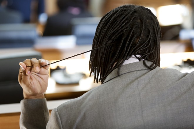 Mestre Pop (PSC) ajeita o penteado para sair bem na foto. | Henry Milleo/Gazeta do Povo