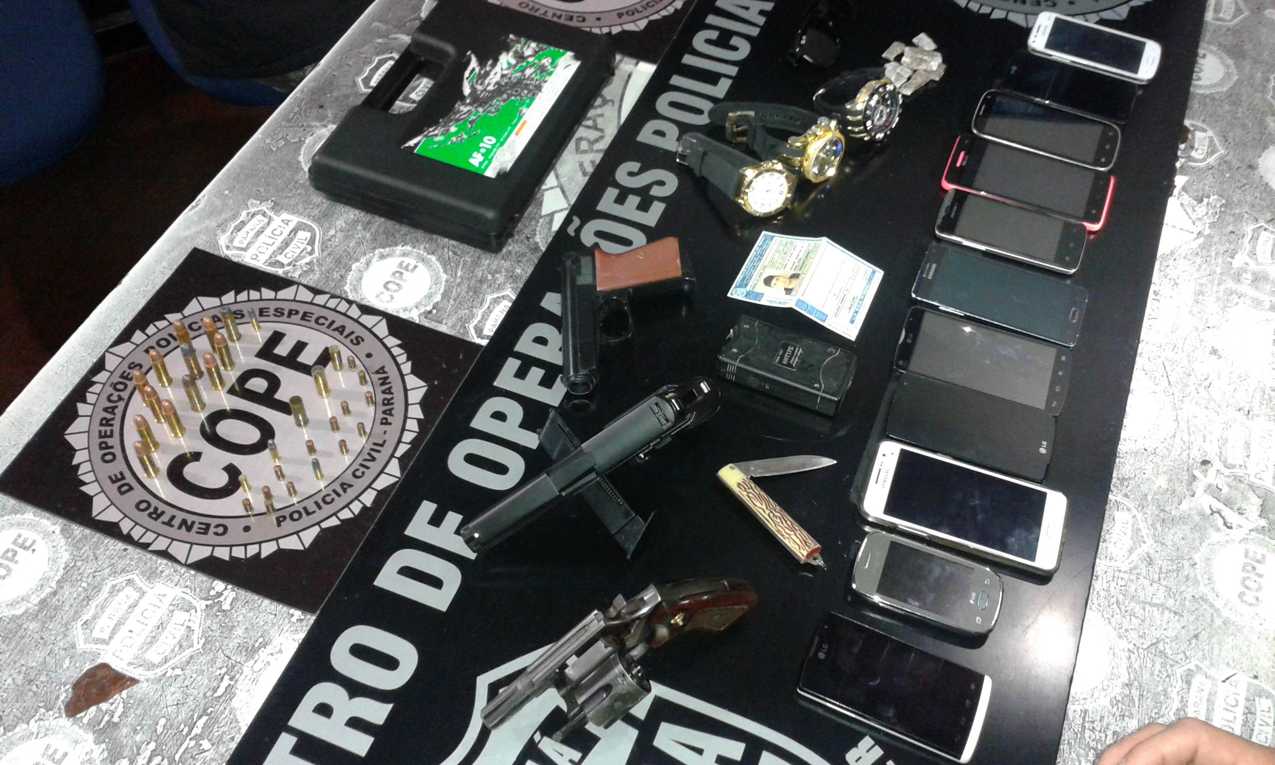 Homem sustentava a família por meio dos assaltos que cometia e presenteava parentes com celulares roubados. | Átila Alberti/Tribuna do Paraná