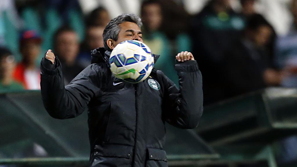 Ney Franco mata a bola no peito: Coritiba segue com departamento de futebol em mutação. | Albari Rosa/Gazeta do Povo