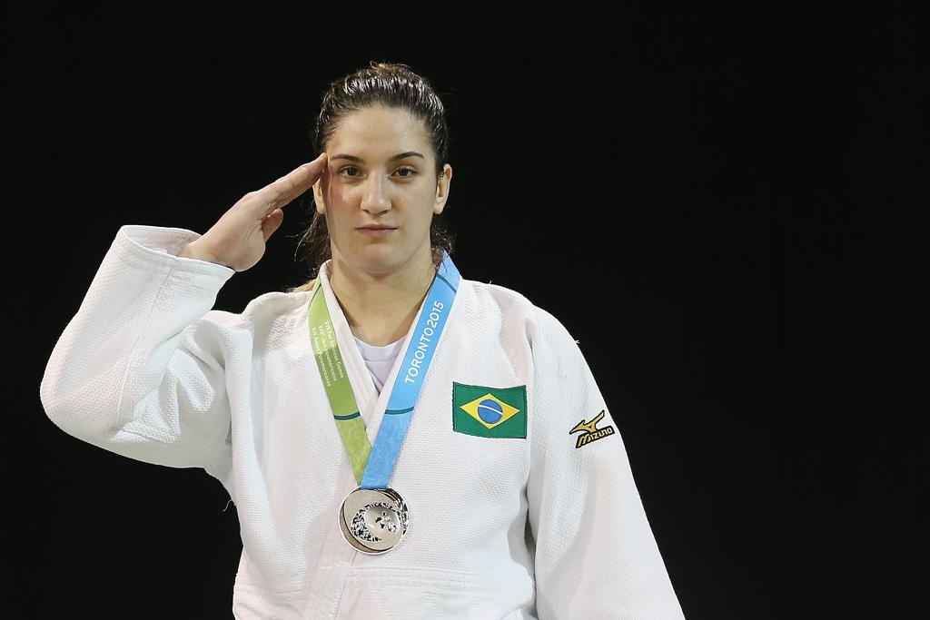 A judoca Mayra Aguiar  foi bronze e uma das que prestou continência ao subir no pódio