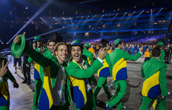 Delegação brasileira durante o desfile de abertura dos jogos. | Jonne Roriz/Exemplus/COB