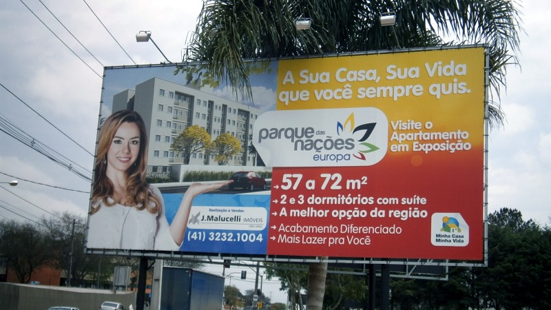 Publicidade usou a marca “J. Malucelli Imóveis”, levando os compradores a acreditar que o grupo de mesmo nome garantiria a obra. | Arquivo pessoal dos compradores