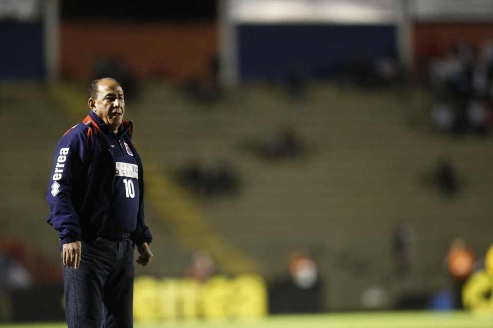 Nedo Xavier pediu um camisa 9 e um 10 para reforçar o time. | Hugo Harada/Gazeta do Povo