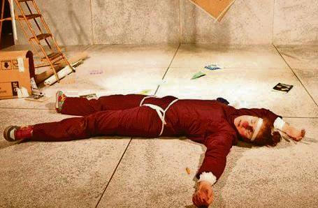 Má Ribeiro em seu “Bife”, que falava sobre os clowns. | Marco.Novack / Divulgação