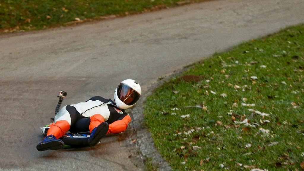 Leo Borton é vice-campeão mundial em 2011 e campeão sul-americano em 2012 de street luge. | Hugo Harada/Gazeta do Povo
