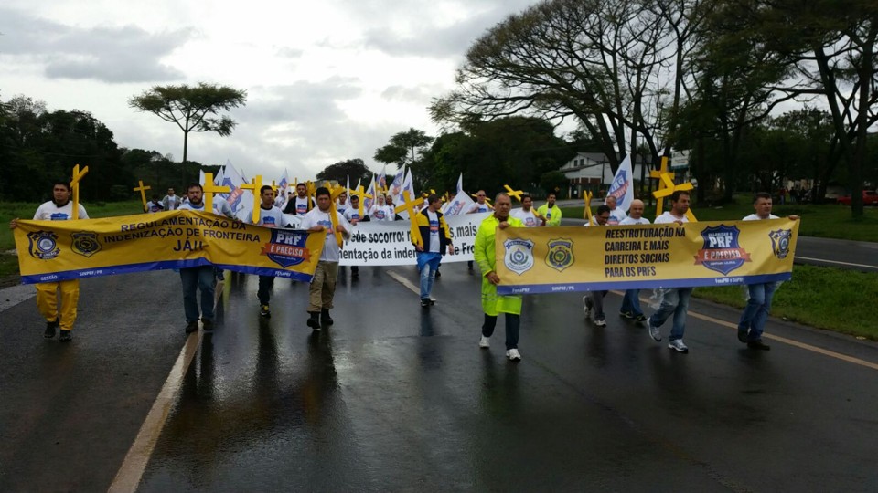 Agentes da PRF participaram de uma manifestação em Foz do Iguaçu nesta terça-feira (14). | Divulgação/PRF