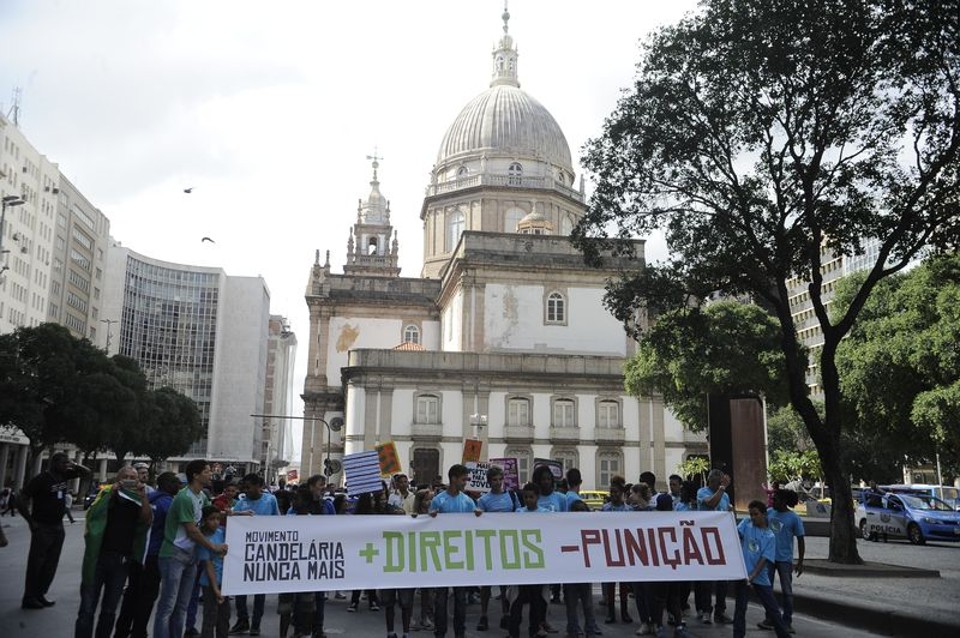 A Chacina da Candelária foi lembrada nesta quinta-feira (23) de manhã com missa e ato interreligioso no local | Tânia Rêgo/Agência Brasil