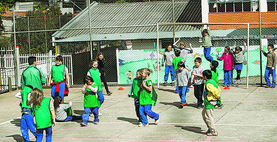 Especialistas dizem que a permanência até os 6 anos no ensino infantil é necessário para o aprendizado da criança. | Antônio More/Gazeta do Povo