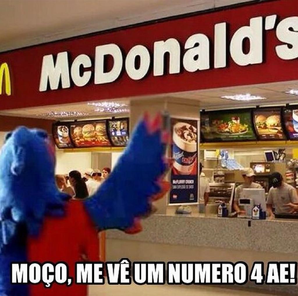 Mascote paranista faz uma referência ao número de gols marcados pelo Tricolor contra o ABC | /