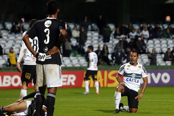 Baixinho alviverde foi o melhor em campo. | Albari Rosa/Gazeta do Povo