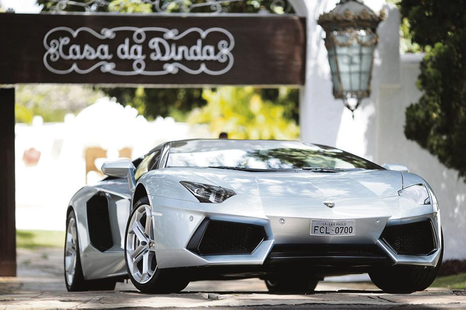 O Lamborghini prata de Collor, que também teve apreendidos uma Ferrari e um Porsche. | Ueslei Marcelino/Reuters